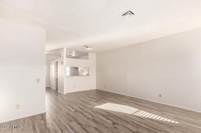 Photo - 1970 N Hartford St