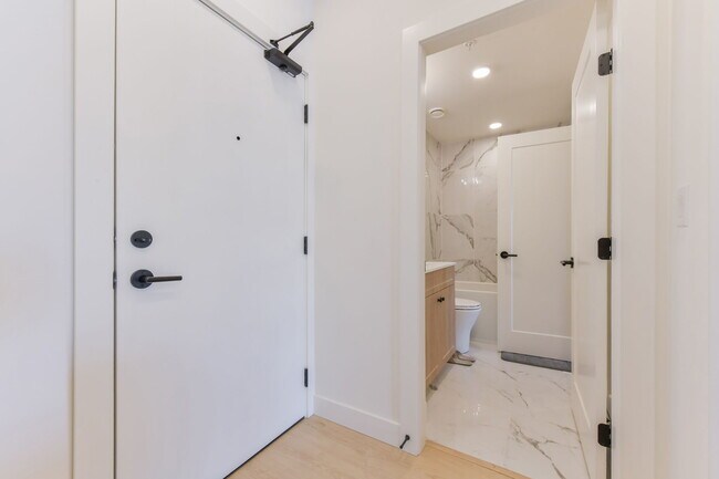 Photo - 1 Bed, 1 Bath Condo for Rent in Willoughby! Unité 106