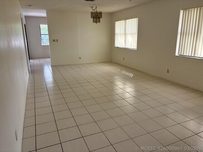 Photo - 1628 Palmland Dr