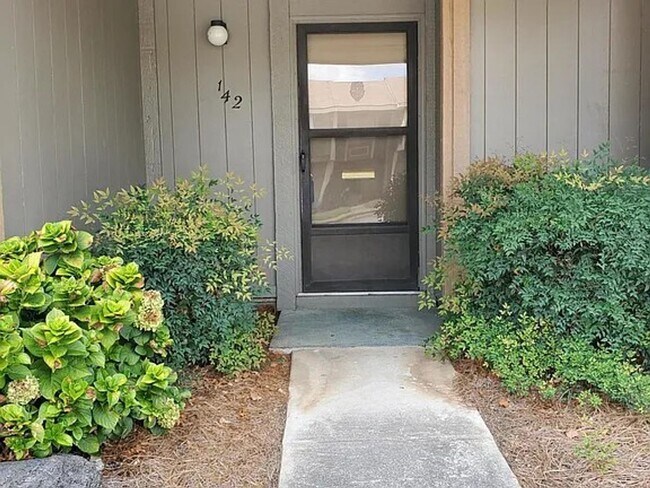 142 Stoneridge Dr