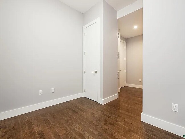 Photo - 417 Manhattan Ave Unit 3