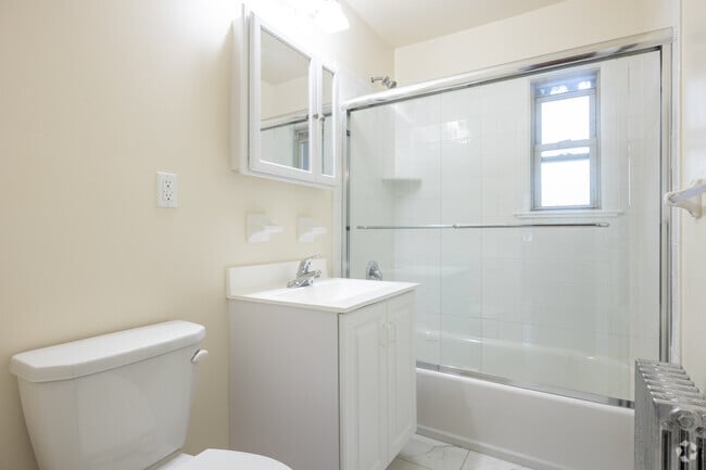 Bathroom - 4.5 Rm, 2 Bd, 1 Ba