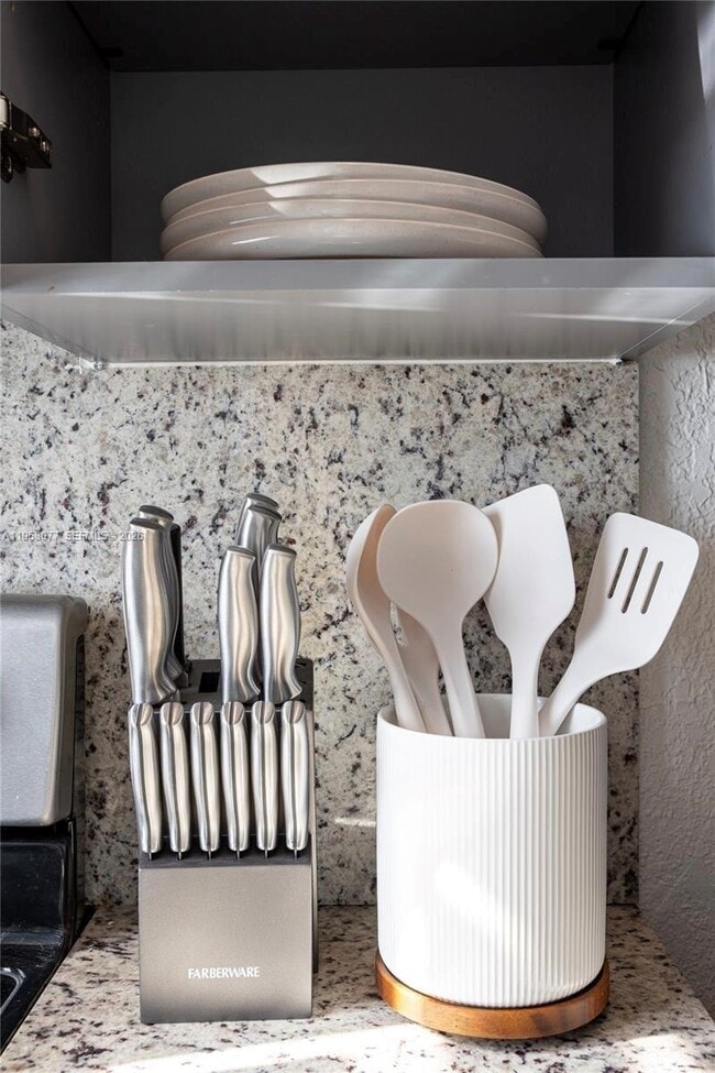 Photo - 301 SW 10th Ave Unidad 8