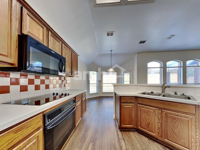 Photo - 2814 Cheshire Way