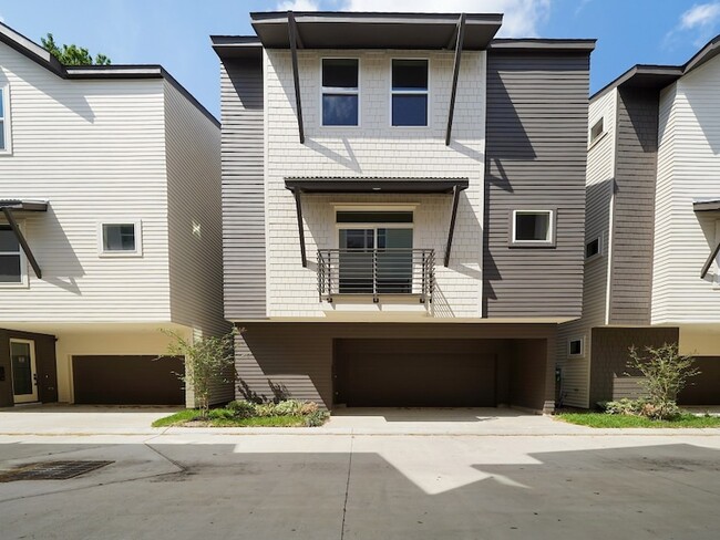 Building Photo - 859 Rachel St