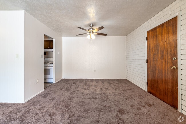 2HAB, 1BA - 700 ft² - Lake Street Apartments
