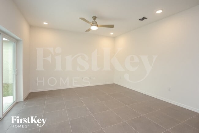 Photo - 356 Corbel Ln