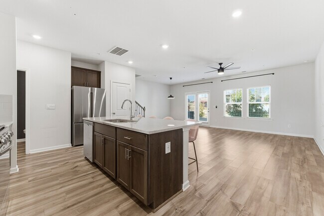 Photo - 1429 Vayda Ct