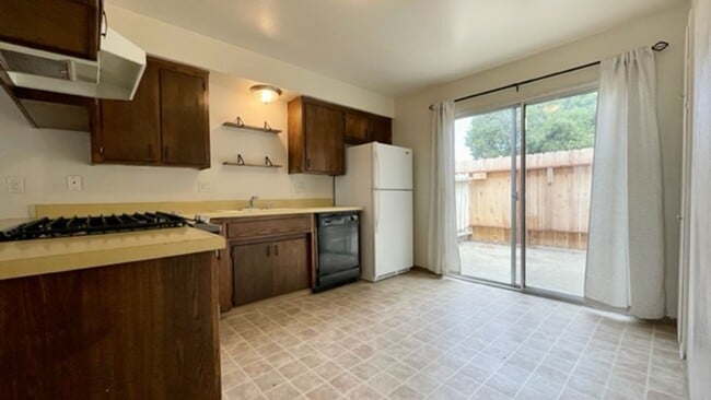 Photo - 992 Fair Oaks Ave Unit 992 Fair Oaks Ave.  B
