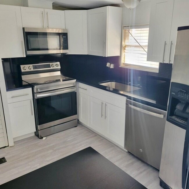 Photo - 873 Crystal Lake Dr