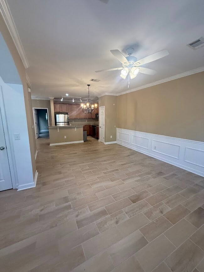 Photo - 951 Hendrick Ave