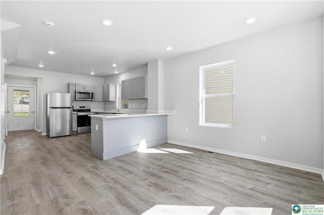 Photo - 1065 Bushkill Dr