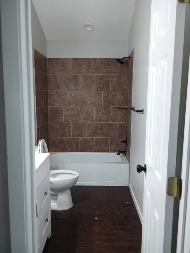 1581 W Austin