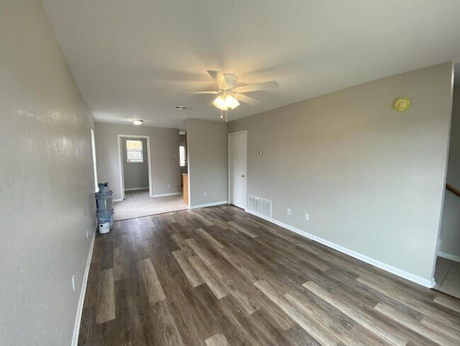 Photo - 2807 Cantabrian Dr