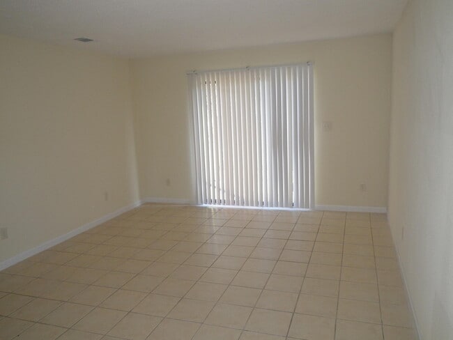 Building Photo - 1610 Green Briar Pkwy