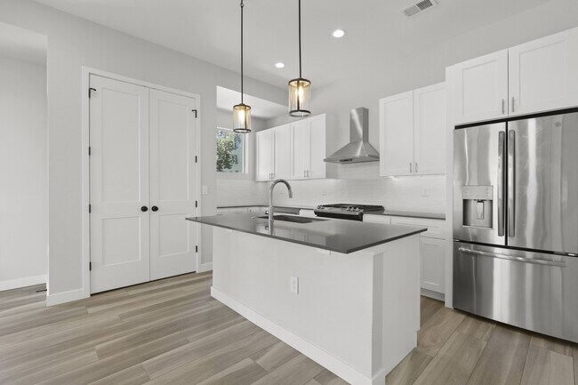 Photo - 3531-3539 S Pennsylvania St