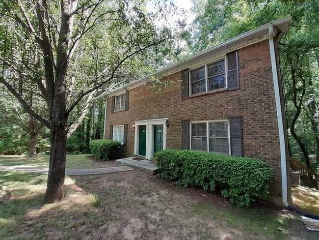 Building Photo - @ Bedroom Townhouse in Suwannee