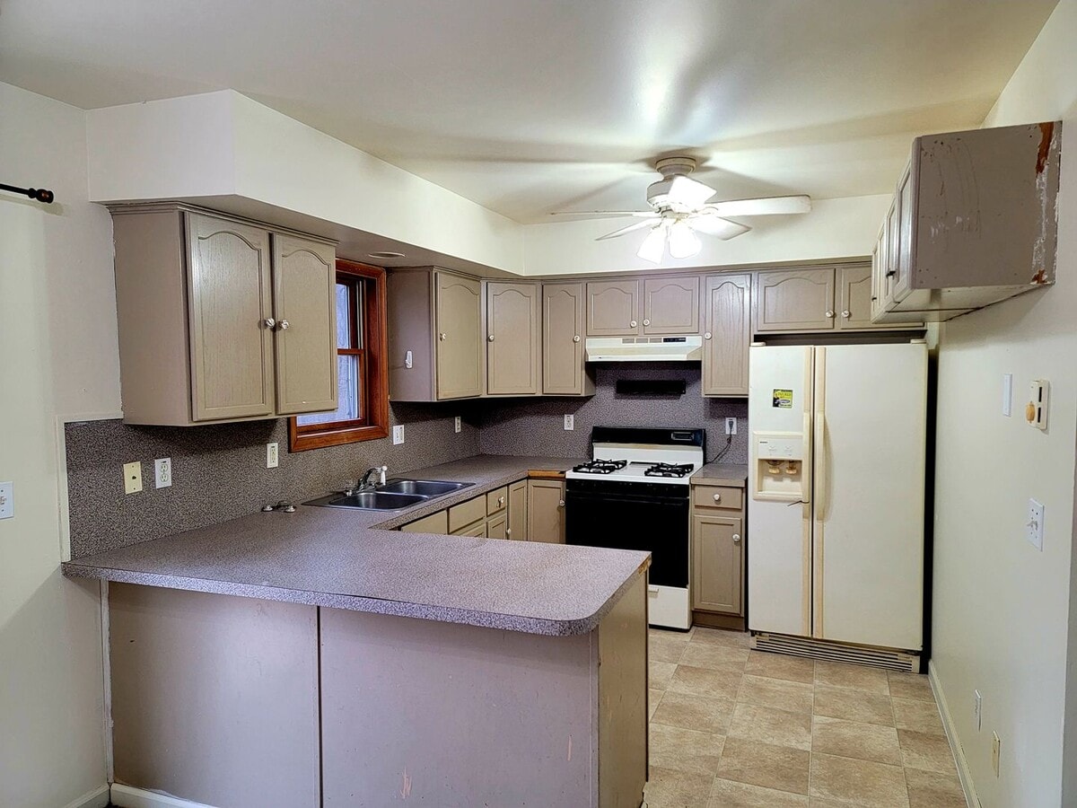 Photo - Large 3 bedroom bilevel home in Wilderness...