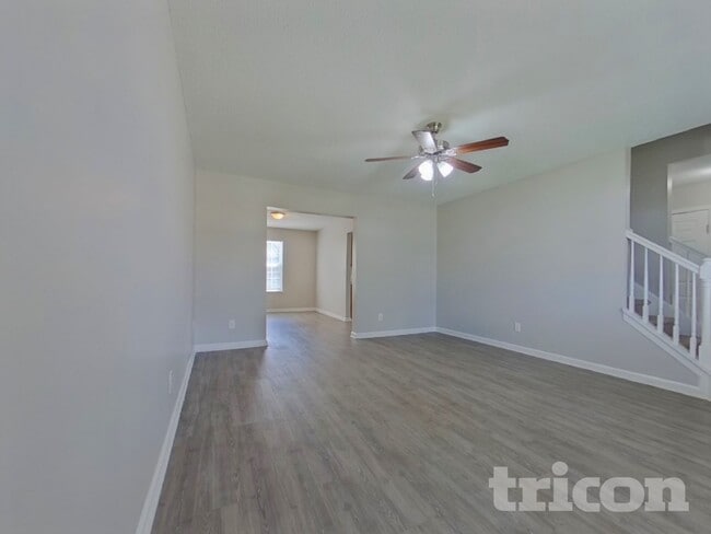 Photo - 482 Fox Trot Dr