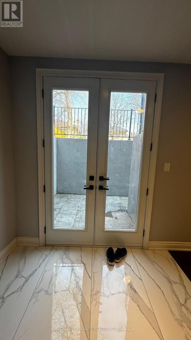 Photo - 331 Morrish Rd