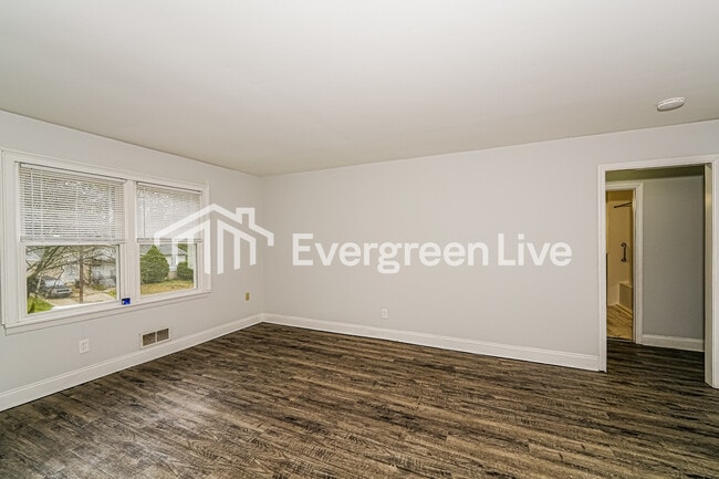 Photo - 113 Lawson Dr