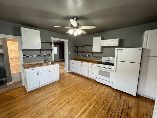 Building Photo - 637 S 3rd Ave Unit Upper