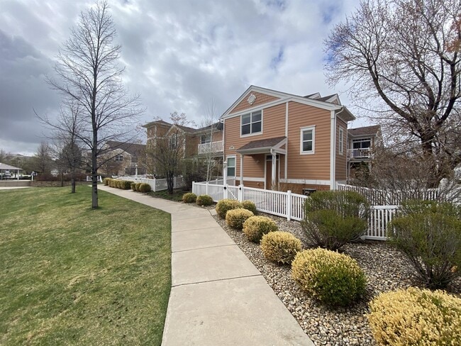 Building Photo - 2115 Grays Peak Dr