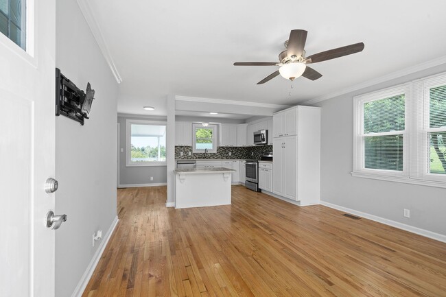 Photo - 4151 Chapel Hill Rd