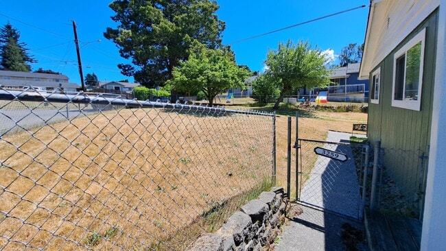 Photo - 2 Bedroom 1 Bath Duplex