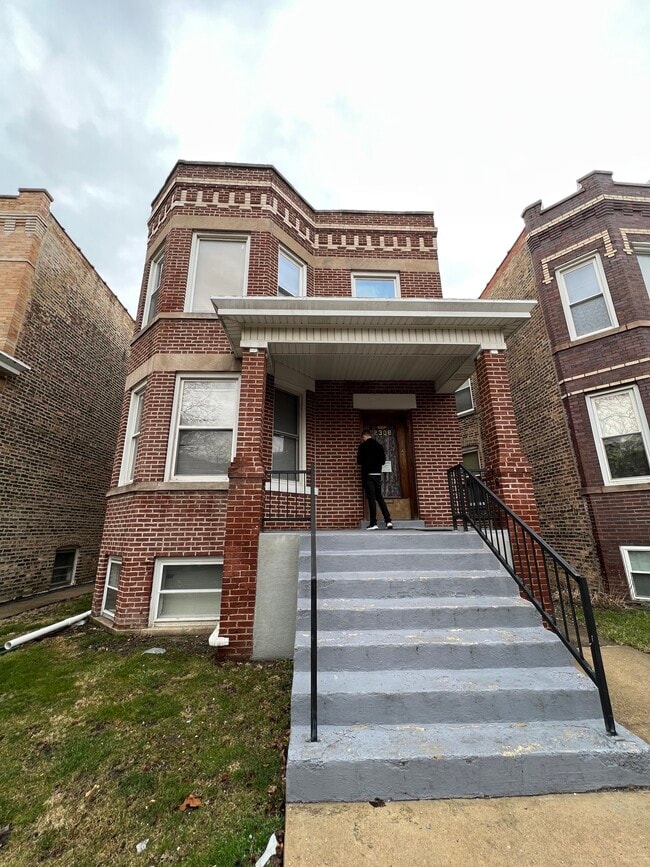 Building Photo - 2308 N Harding Ave Unit 1 Rental