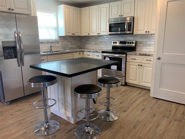 Photo - 1210 Avenue M