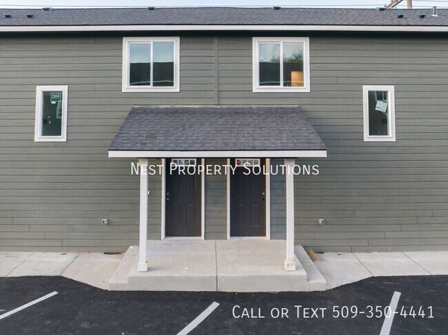 Building Photo - 215 W 1st St Unit 4
