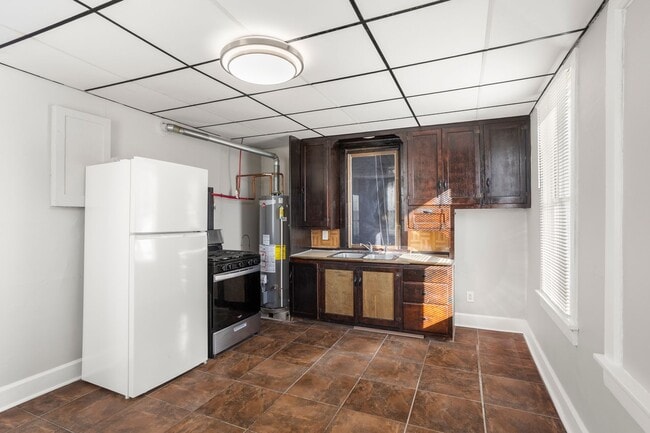 Photo - 1100 N Van Buren St Apartamento Unidad 2 - Lower Back