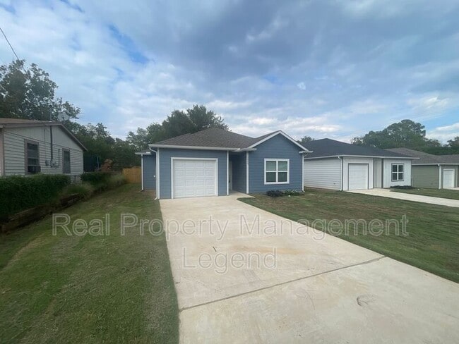 Photo - 1009 Dubois St