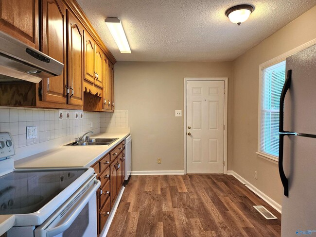 Photo - 227 Drake Ave SW