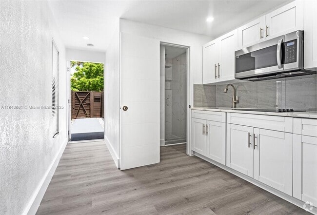 Building Photo - 1560 SW 56th Ave Unit 1 Rental