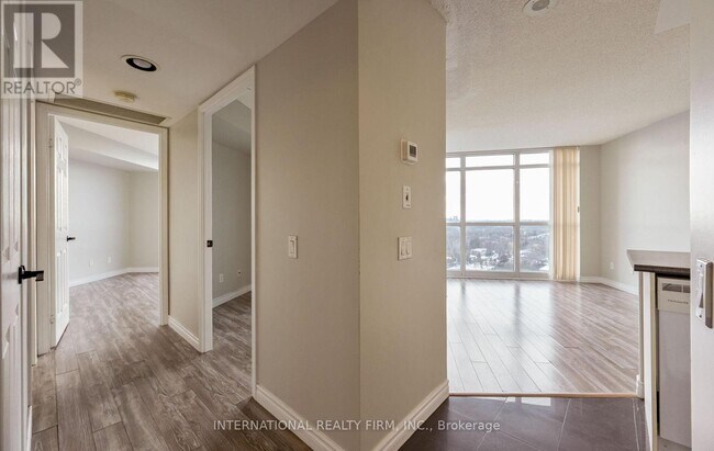 Photo - 28 Harrison Garden Blvd Unité 2205