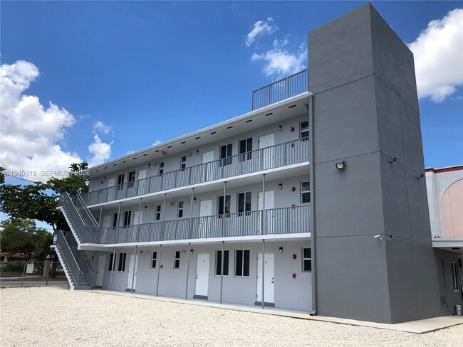 Photo - 1737 NW 3rd Ave Unidad 7