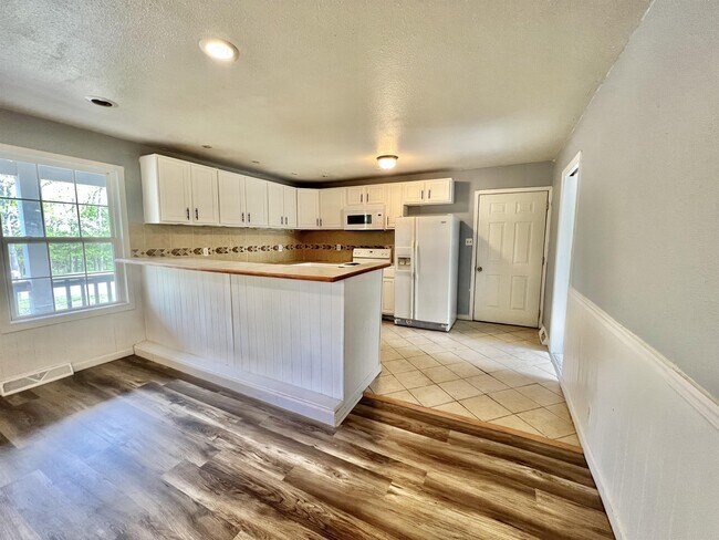 Photo - 213 Circle Dr