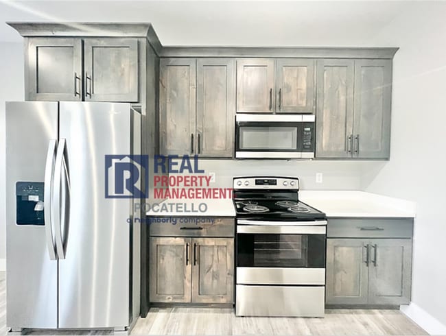 Photo - 3 Bedroom 2.5 Bathroom Town Home - 1 Car Garage - Small dog allowed