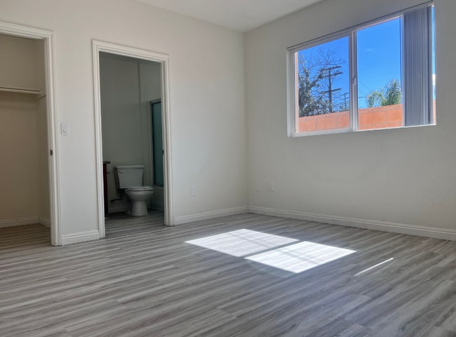 Photo - 6829 Simpson Ave Unidad 1