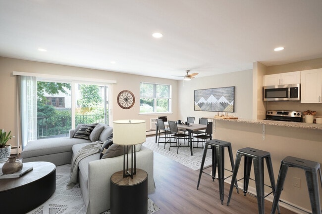 Diseño abierto y extenso - Montgomery Pointe