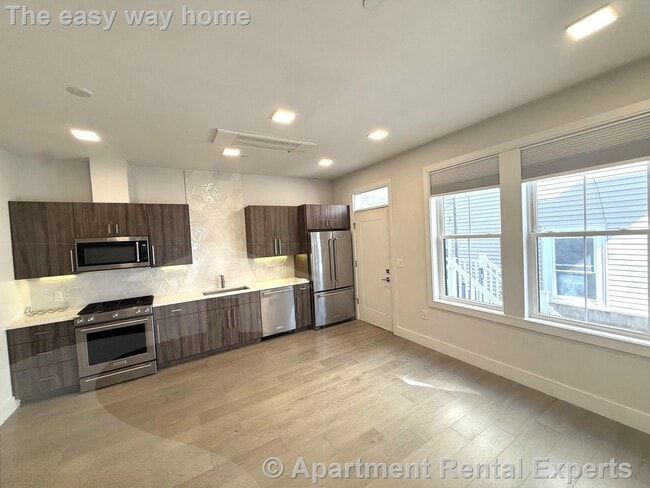 Building Photo - 24 Rush St Unit #E