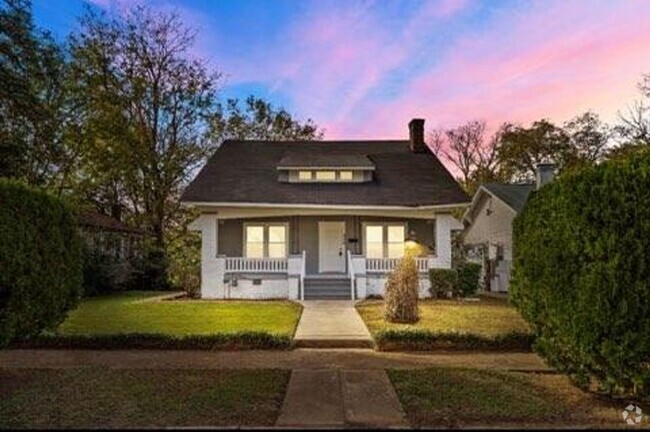 Building Photo - Nicely Renovated 3 Bedroom 1 Bath Home Ava...