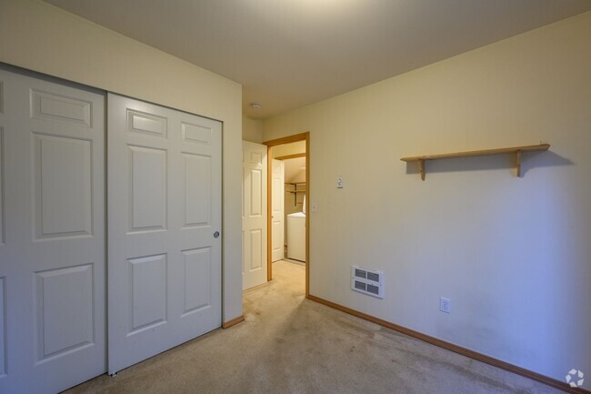 Building Photo - Well-maintained 3 bedrooms 2.5 bath townho... Rental