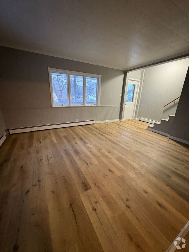 Building Photo - Remodeled 3 bed 2 bath Rental