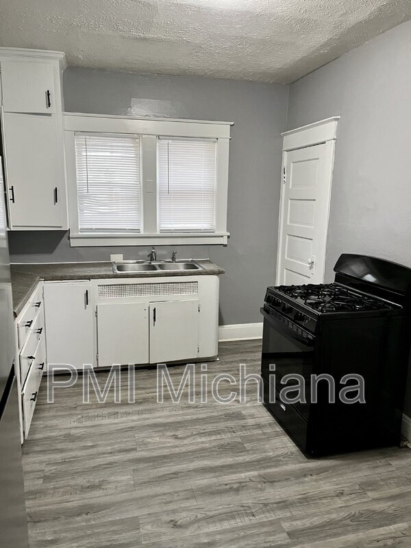 Photo - 310 E Indiana Ave