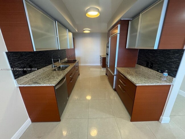 Building Photo - 1800 S Ocean Dr Rental