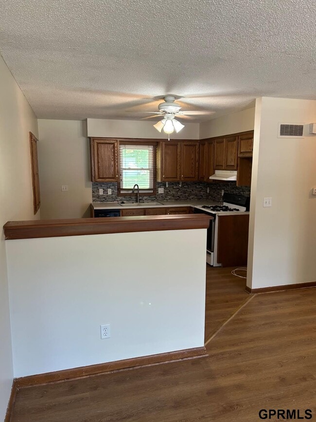 Photo - 672 N 14th Ave