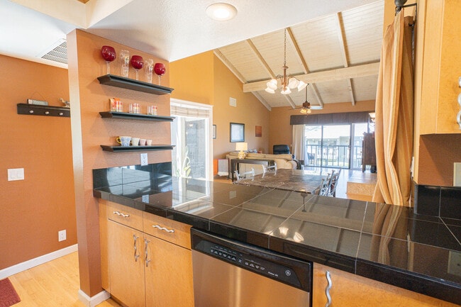 Photo - 46631 Arapahoe Cir Unidad B